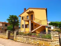 Spacious apartment in Peroj with terrace