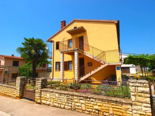 Spacious apartment in Peroj with terrace