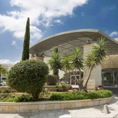 Golden Crown Hotel