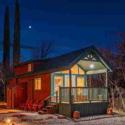 NEW Moondance Majestic Mini Cabin Cathedral Rock Hotel Exterior