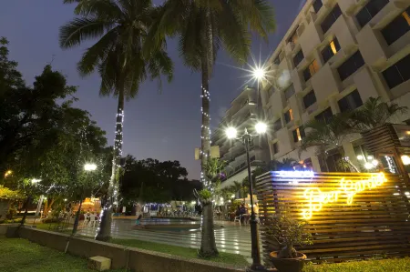 Charoen Hotel Отели рядом с достопримечательностью «Wat Pradu Kham Tha Netnimit»