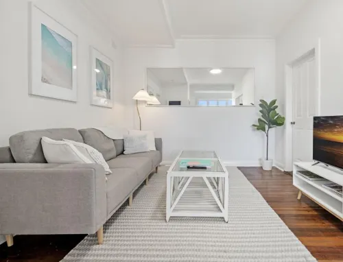 KozyGuru Kirribilli Opera House View 2 Bed Apt Hotels in Kirribilli