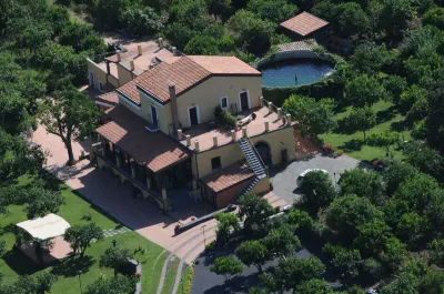 Feudogrande Bio Relais Hotel Отели рядом с достопримечательностью «Casa Bianca»