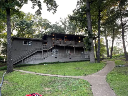 4-bedroom lakefront house with private dock