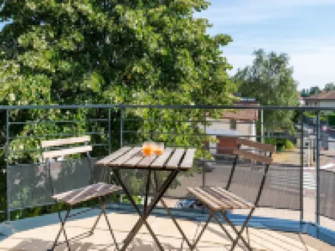 Genas Centre Bourg - la Villa et L’Atelier Hotéis em Genas