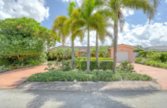 Sun-Filled Haven with Heated Pool and Outdoor Oasis - Charming Retreat