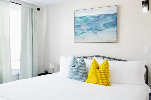 Cozy Apartment with Modern Amenities - Charming Getaway