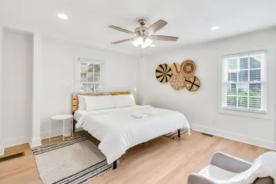 Experience Local Living in this Chamblee Home!!