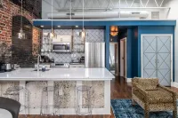 Unique Loft-Inspired Space and Designated Parking - Eclectic Sanctuary