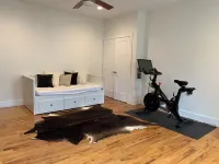 Home in FW Cultural District - Jacuzzi