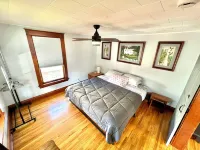 The Tangerine Terrace - Charming 4-bedroom house in Red Wing with two king beds