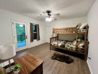 Spacious Cabin on Little Mo River!! Game Room! Relax & Have Fun! 4 Bed, 4.5 Bath