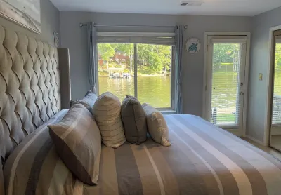 Rest Up Resort-Waterfront 1Bed 2Bath Condo-Prime Location-Swim Dock-Great Views! Hotels near Memorial Field Airport