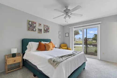 AMAZING Waterfront Paradise -3 Bed 2 bath-NO FEE Heated Pool-Private Dock-Kayaks