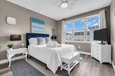 Walk 2 Beach with Linens + Towels and Park 2 cars Hotel dekat Coin Castle