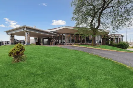 Miami Suites Hotel Отели рядом с достопримечательностью «Сигейт Конвеншен Сентр»