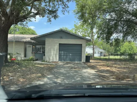 ZenHomes in Brandon Near Tampa Valrico Seffner Отели в г. Брандон