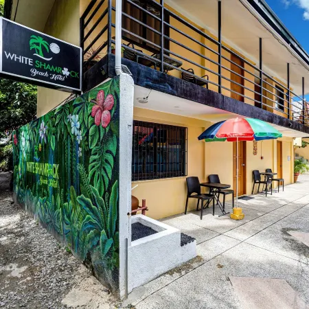 White Shamrock Beach Hotel