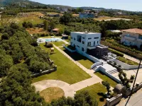 Villa Sfedami with Private Pool and Children Safet