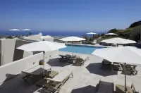 Mayu Suites - Rooftop Pools