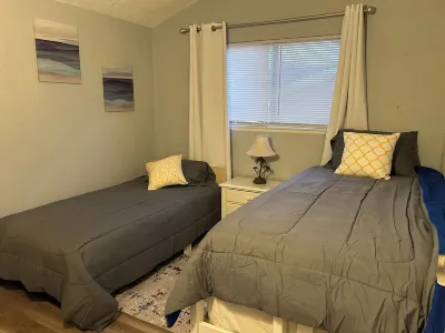 3-bedroom house in Santa Paula.Private back yard BBQ's and park nearby.