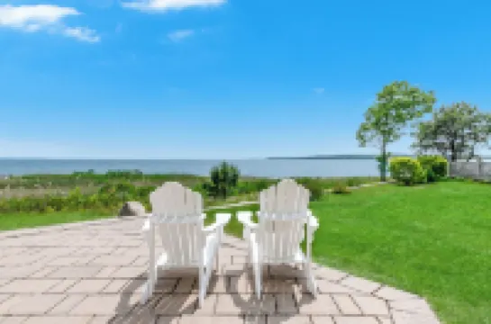 BAYVIEW New! 3BR/3 FB Sandy Beachfront Oasis w/ views over Buzzards Bay to Cape!
