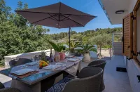 Uniquely designed Villa Ivana Solta Island with Jacuzzi and sea view Hotels in Rogac