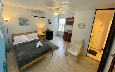 Caracoles #2 Apartment 7 Min to Airport & FREE WI-FI Express Factory Outlet附近的飯店
