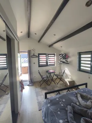 Rent fully equipped gite 20 square meters with terrace and shared pool access