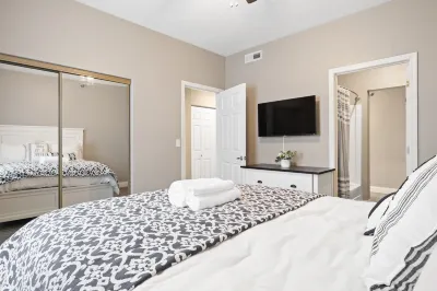 The Cozy Suite near all Attractions in downtown