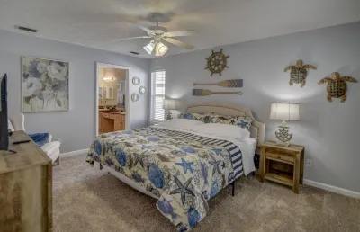 3 Bedroom Renovated Vacation Rental close to the beach in Panama City Beach, Fl