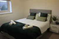 Brook Meadow House, 4 Bed House Manchester ¦ Business ¦ Retreat ¦ Hotels in Wigan