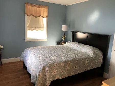 Cozy Lakeside Retreat Отели в г. Монтгомери