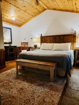 Mountain Cabin 2 with Hot Tub and Sauna Hotels near Monongahela National Forest