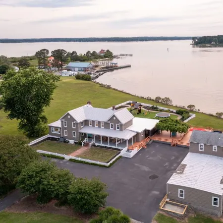 Bayfront Oasis with Heated Pool, Hot Tub & Playground! Family & Pet friendly!