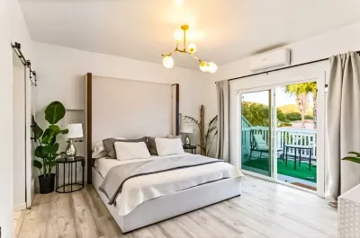 Modern 4 Bed Farmhouse with Private Pool Hotels near Costco Wholesale