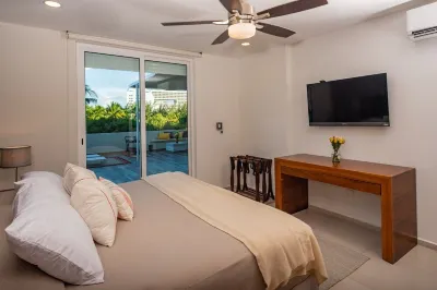 BEACHFRONT w/Huge pool & private terrace l BBQ I Fast WiFi 2Br Hotels near Mexico Whale Shark