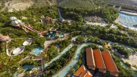 Tropical Green Park - Pool - Parking - La Corbeta Building