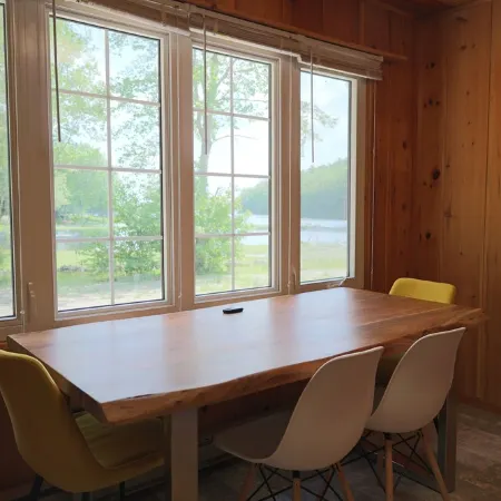 Lake front cottage with beach & dock (Pet-Friendly