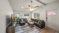 Location! 4BR 2BA Renovated House Sleeps 10