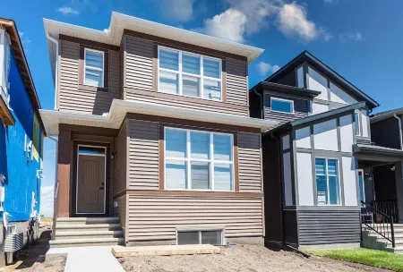 Luxury cozy home in the south of Calgary Отели рядом с достопримечательностью «Парк штата Фиш Крик»