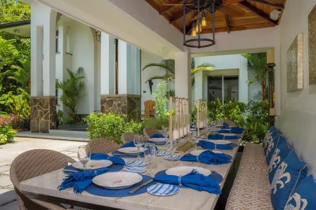 Beachfront Luxury Villa: Amazing Sunsets! Отели в г. Эстерильос Эсте