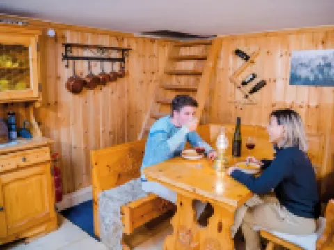 Mazot Douillet de Montagne Isolé en Pleine Nature en Autonomie D'énergie Hotels in Monthey