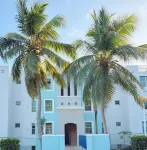 Cozy/bright family sized condo w/ private rooftop, pool and 5 min from beach! Hotels in Machos