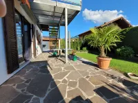 Sonnige Ferienwohnung Grassau mit Südterrasse und Garten, Zentral Gelegen