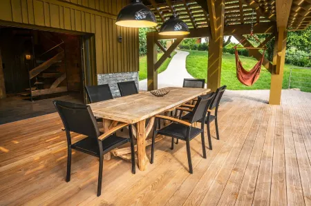 Magnificent chalet on a green island. 2 ponds, private sauna and jacuzzi