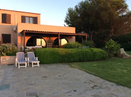 WONDERFUL VILLA ON THE SEA 8/10 PEOPLE Отели в г. Лумио