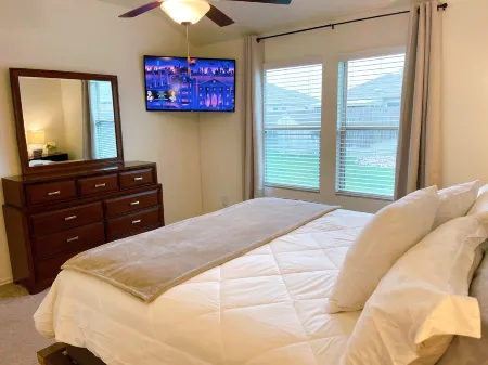 Discover Central Texas: Full Home in Austin/Kyle!