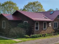 Western Catskills Paradise - Four-Season Mountaintop Retreat シェナンゴのホテル