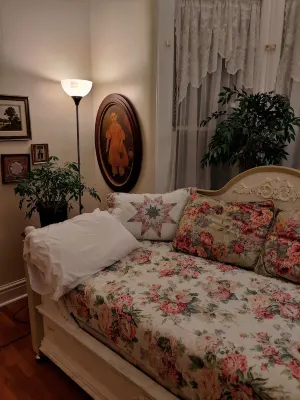 Heart of Hillsdale, Kitchen, Wifi, Desk, Apartment with 2 Beds Close to College Hotels near Rite Aid Pharmacy